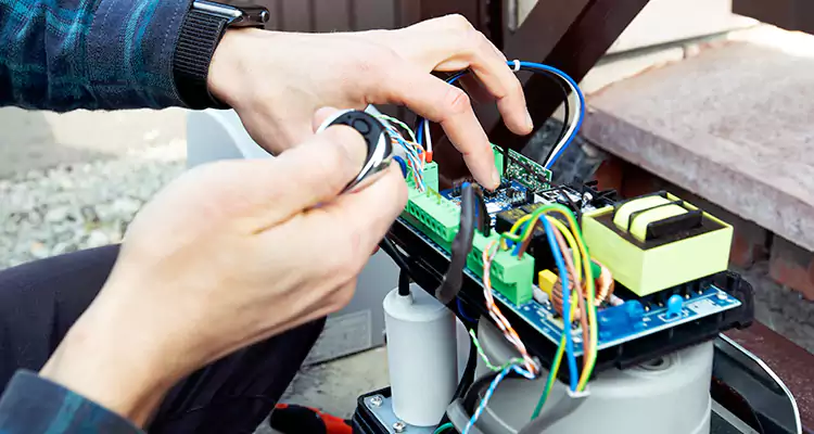 Automatic Driveway Gate Repair in Sarasota Springs, FL