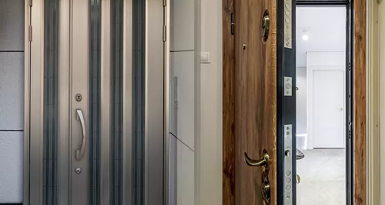 Burglar Proof Front Door Repair in Sarasota Springs, FL