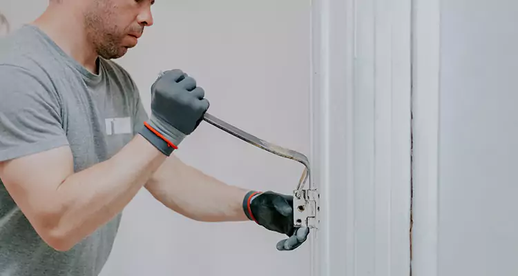 Cracked Door Jamb Repair in Sarasota Springs, FL