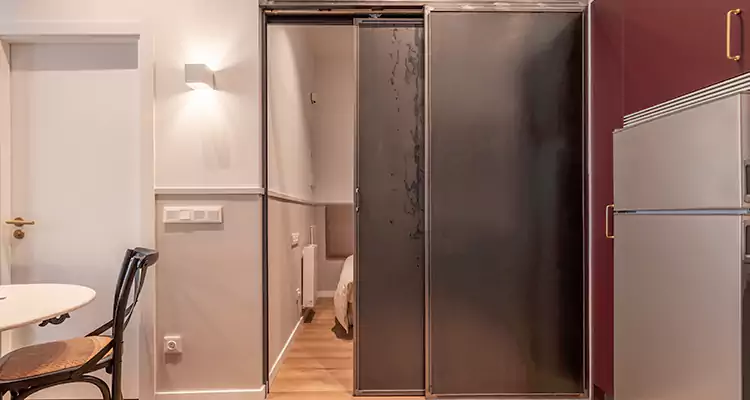 We Fix Closet Sliding Door in Sarasota Springs, FL 