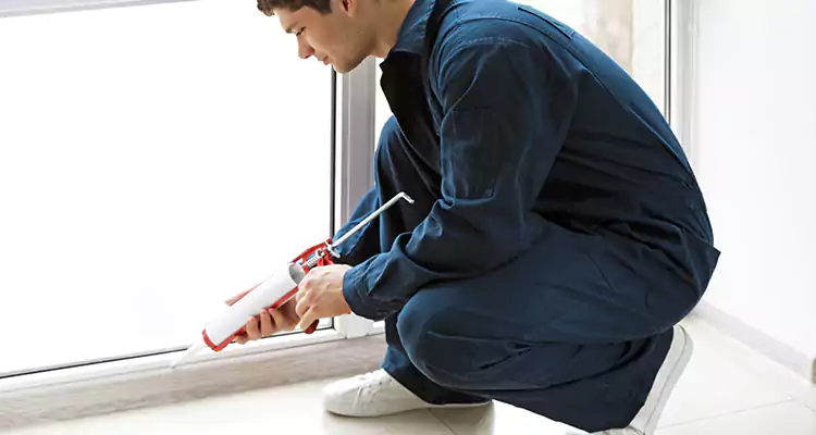 Window Glass Caulk Repair in Sarasota Springs, FL