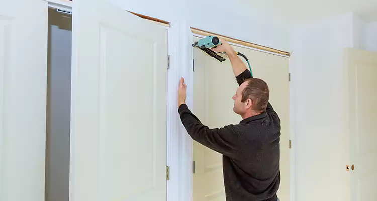 Top Rated Door Fixing ServiceFixing Garage Door Track in Sarasota Springs, FL